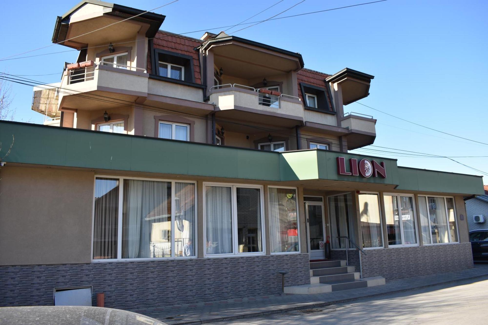 Garni Hotel Lion ยาโกดินา ภายนอก รูปภาพ