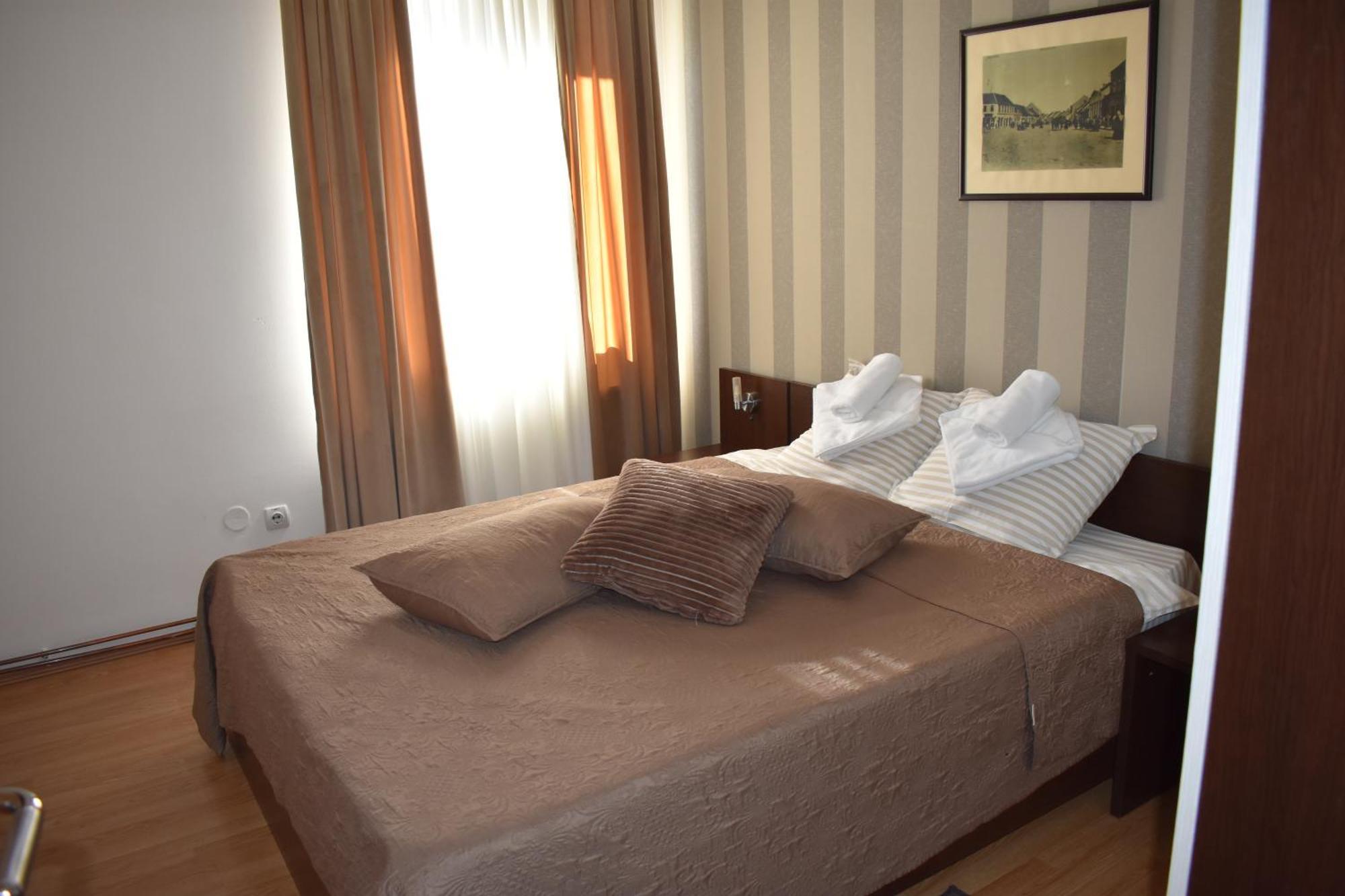 Garni Hotel Lion ยาโกดินา ภายนอก รูปภาพ