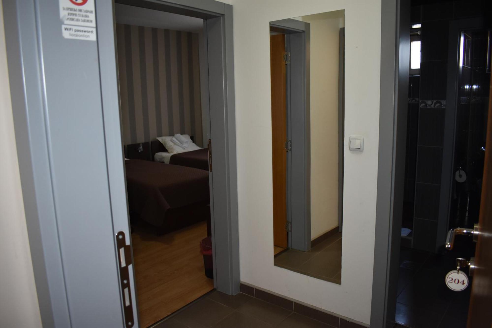 Garni Hotel Lion ยาโกดินา ภายนอก รูปภาพ
