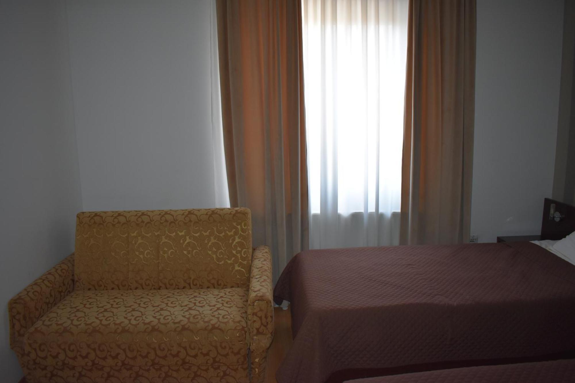Garni Hotel Lion ยาโกดินา ภายนอก รูปภาพ