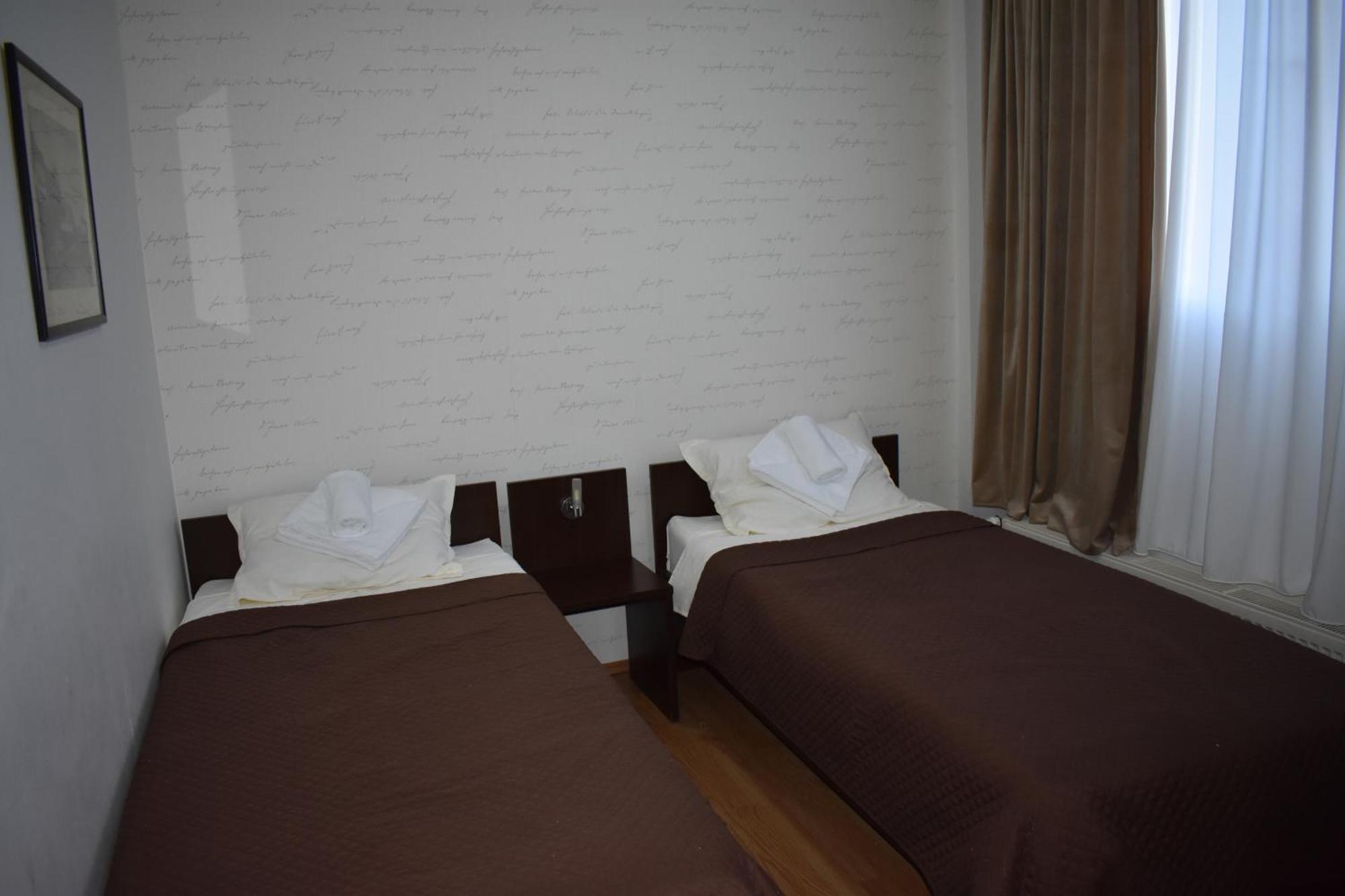 Garni Hotel Lion ยาโกดินา ภายนอก รูปภาพ